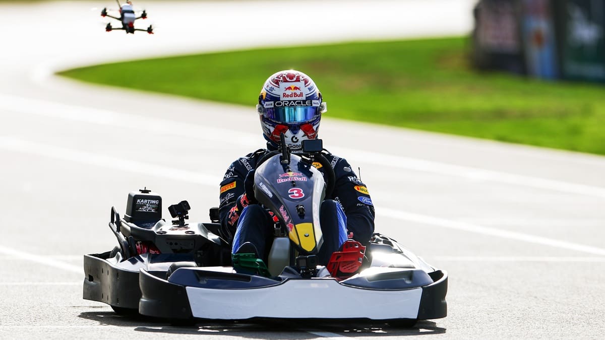 Max Verstappen lo hizo: largó último en el desafío de Red Bull ante 100 kartings y ganó en apenas 14 vueltas