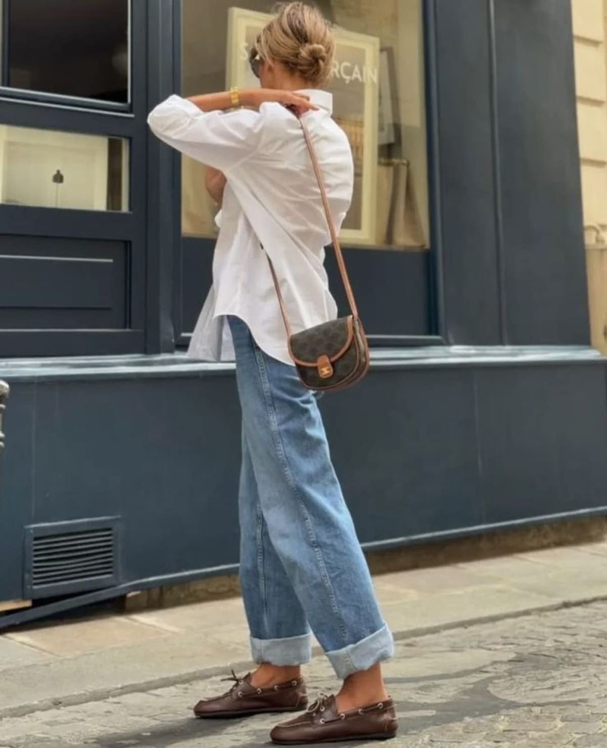 Look con zapatos nauticos. Foto Pinterest Argi Papazoglou