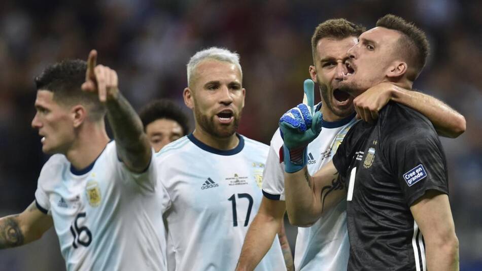 Franco Armani y Nicolás Otamendi, Selección Argentina. Foto: REUTERS