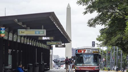 Colectivos en Ciudad de Buenos Aires. Foto: NA.