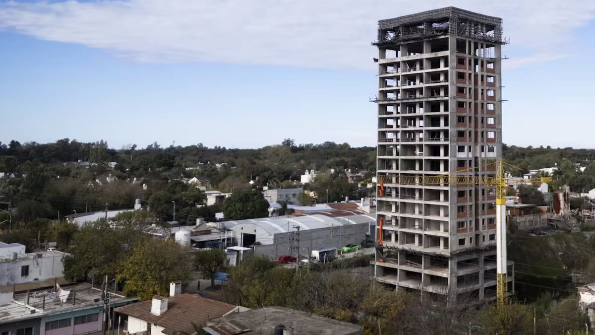La Justicia autorizó la demolición del edificio Floreal del Sol, el “elefante blanco” abandonado de Escobar