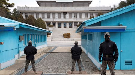 Soldados surcoreanos en el Área de Seguridad Conjunta en la aldea fronteriza de Panmunjom en Paju, Corea del Sur. Foto: Reuters.