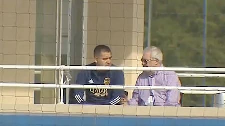 Juan Roman Riquelme y Jorge Amor Ameal viendo a la Reserva de Boca