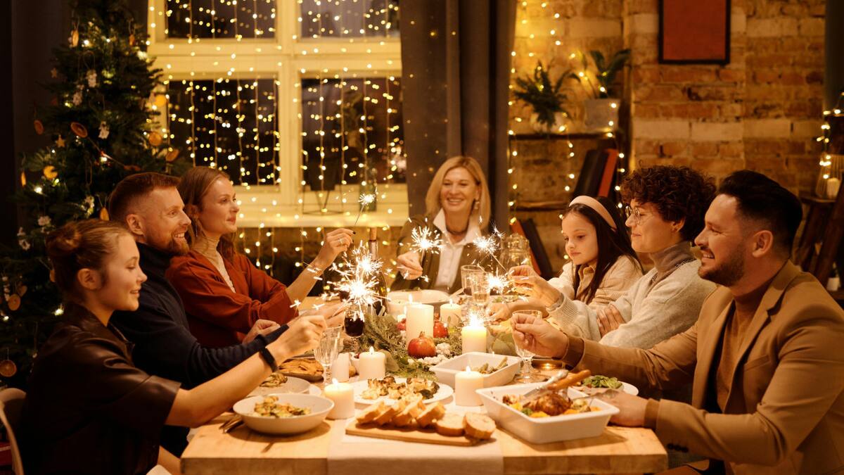 Navidad, año nuevo, familia. Foto: Pexels.