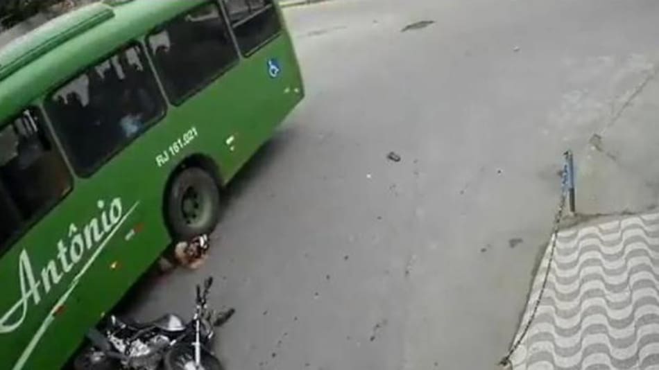 Accidente en moto. Foto: captura video.