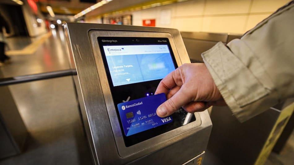El subte se podrá pagar con tarjeta de crédito o débito. Foto: X @jorgemacri.