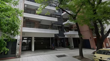 El edificio de Huergo al 300 en Las Cañitas, donde se suicidó un prefecto retirado.