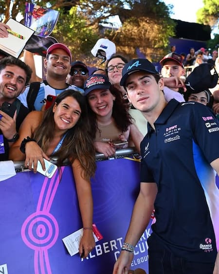 Franco Colapinto con los fanáticos argentinos en Australia. Foto: Instagram @F1