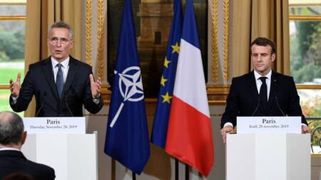 Jens Stoltenberg y Emmanuel Macron, OTAN. Foto: Reuters