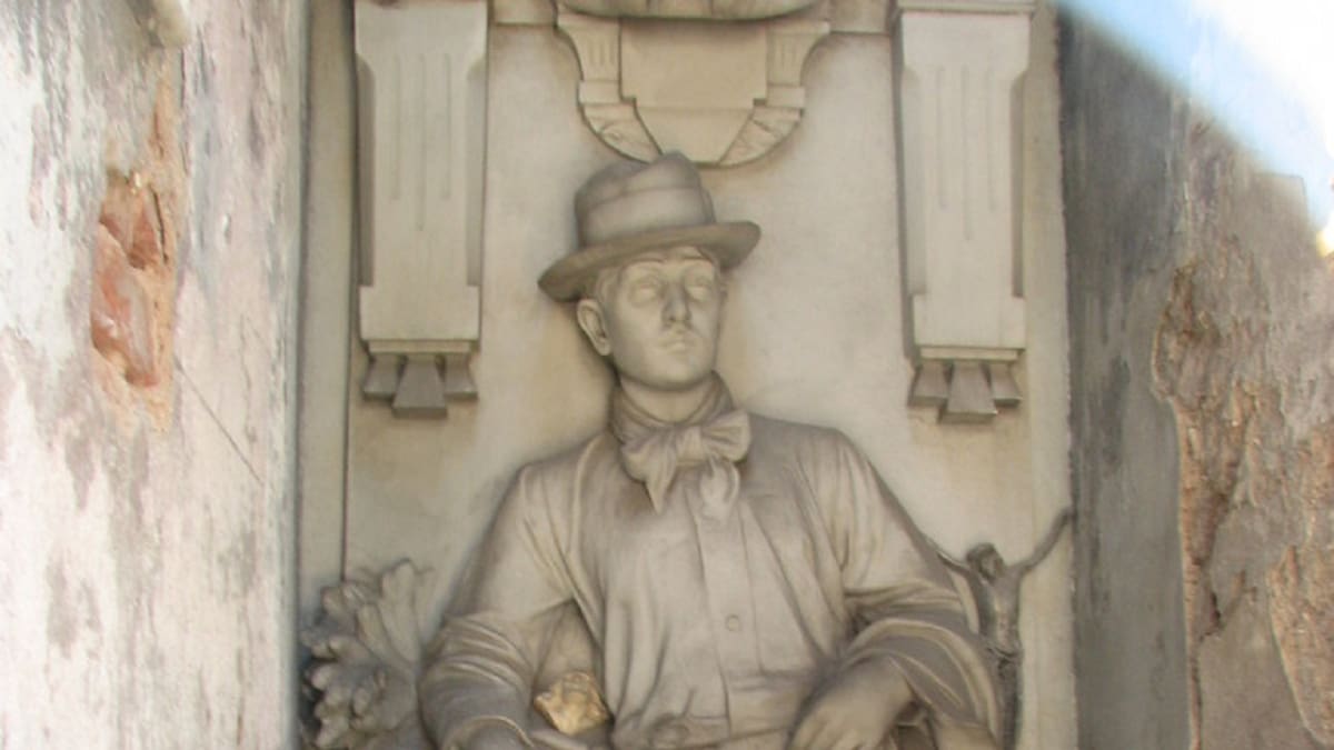 El cuidador de la Recoleta que cumplió su sueño: comprar una tumba en el cementerio y planear su muerte