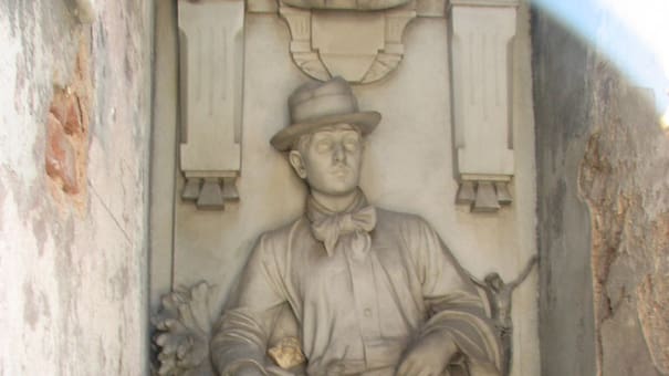 El cuidador de la Recoleta que cumplió su sueño: comprar una tumba en el cementerio y planear su muerte