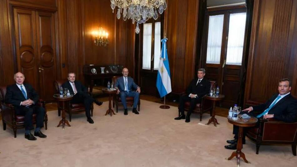 La imagen del encuentro entre Soria y los integrantes de la Corte Suprema en el Palacio de Justicia, foto @MartinSoria_