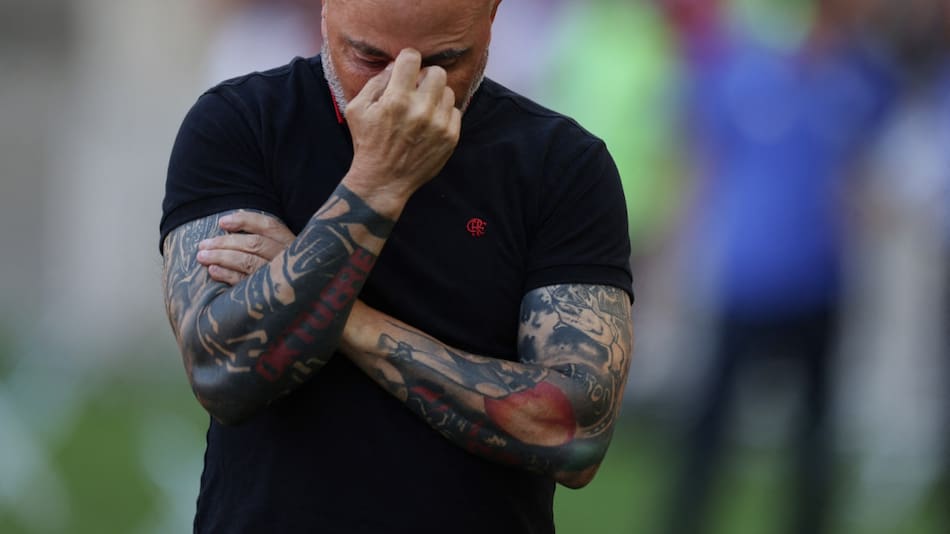 Jorge Sampaoli fue abucheado por los hinchas de Flamengo. Foto: Reuters.