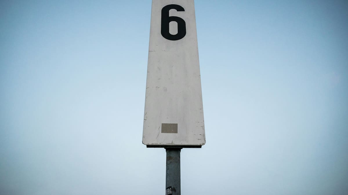 Número 6.