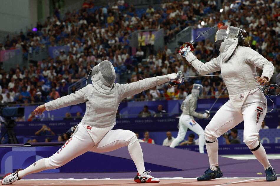 Nada Hafez (derecha) ante Jeon Hayoung. Foto: Reuters.