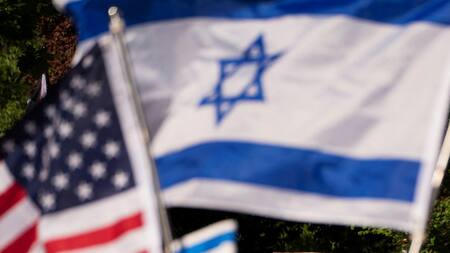 Las banderas de Estados Unidos e Israel. Foto: Reuters.