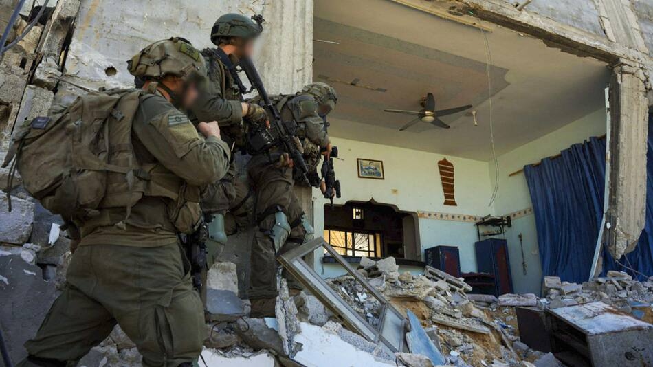 El Ejército israelí publicó imágenes de pasadizos utilizados por Hamás. Foto: EFE.
