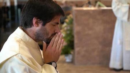 El sacerdote Juan María Molina compartió un diálogo que se volvió viral. Foto: Twitter @lagarto87.