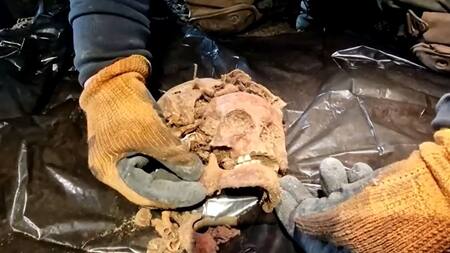 Restos de esqueletos hallados en un cuartel de Adolf Hitler. Foto: Reuters.