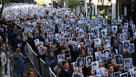Con la presencia de Javier Milei, se realizó el acto por el 31° aniversario del atentado a la AMIA