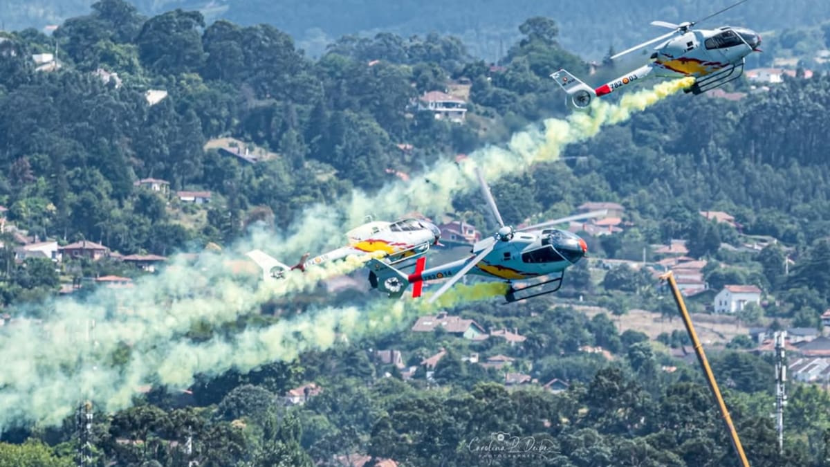 Helicópteros acróbatas de la Patrulla Aspa del Ejército Español