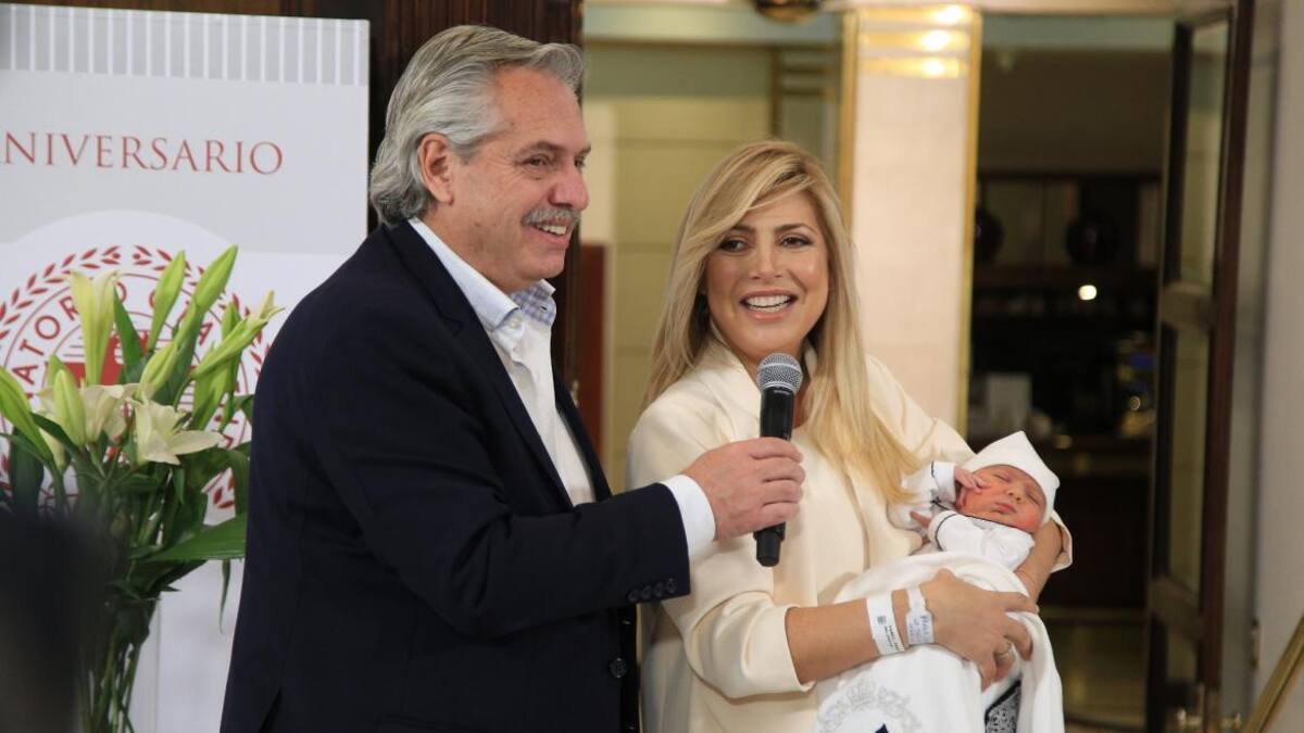 Alberto Fernández y Fabiola Yañez presentaron a su hijo Francisco. NA.