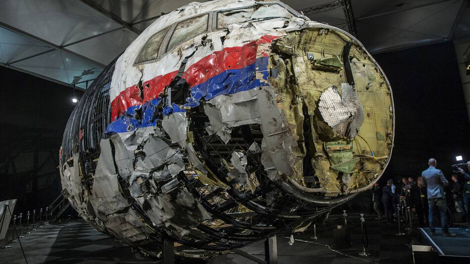 Los restos reconstruidos del avión MH17. Foto: Reuters/Michael Kooren