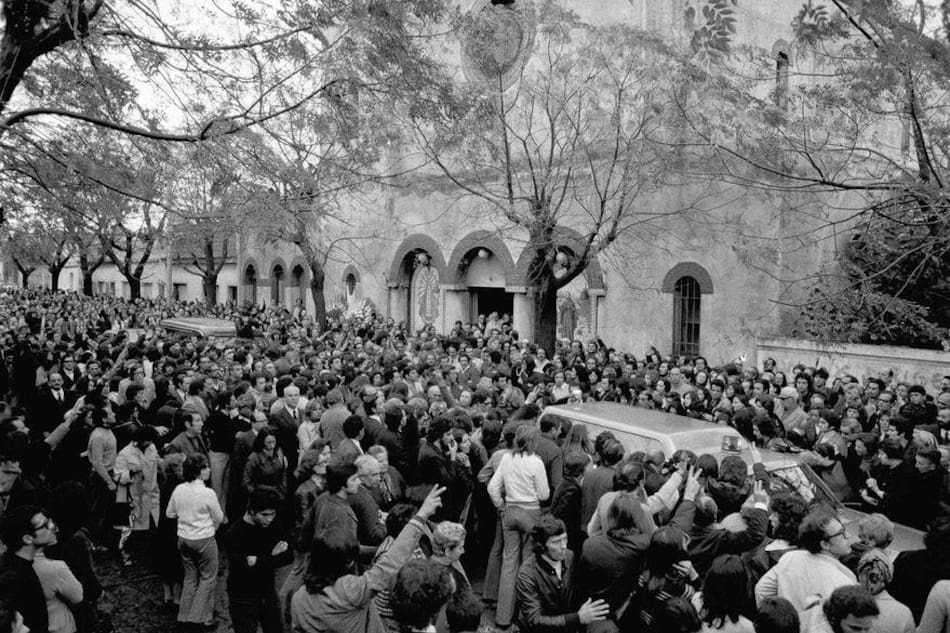 El domingo 12 de mayo, una multitud de acercó a la iglesia San Francisco Solano para despedir al padre Mugica