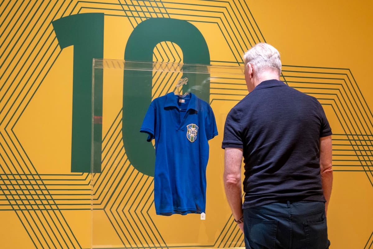 Camiseta de Pelé del Mundial 58 que fue subastada.