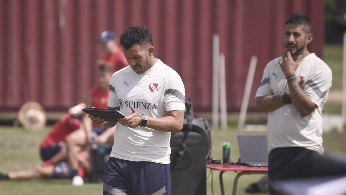 Carlos Tevez, entrenador de Independiente. Foto: Twitter Independiente.