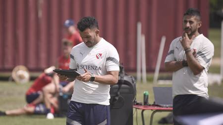 Carlos Tevez, entrenador de Independiente. Foto: Twitter Independiente.