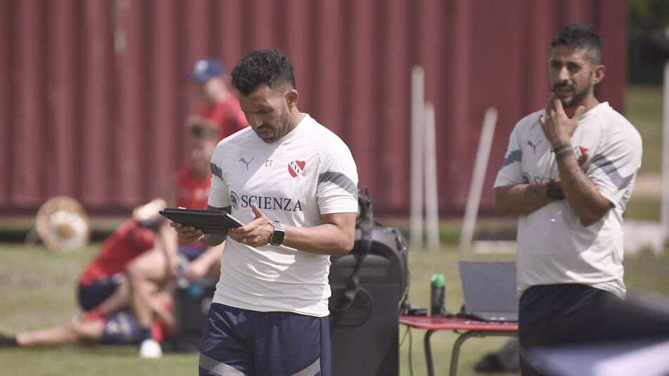 Carlos Tevez, entrenador de Independiente. Foto: Twitter Independiente.