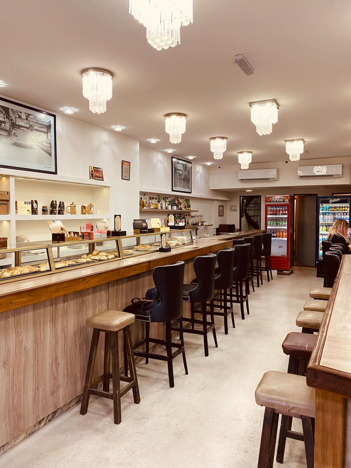 Le Caravelle, el café de Lavalle que nació en la época dorada de los cines