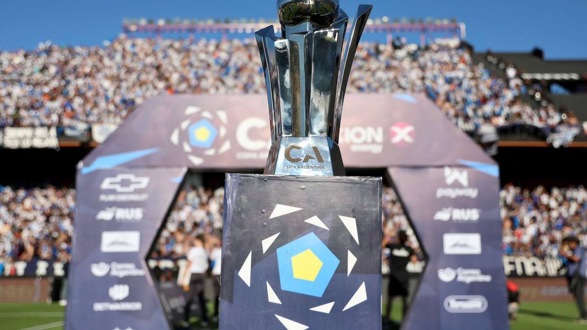 El trofeo de la Copa Argentina