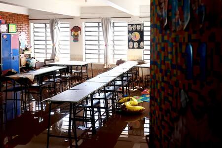Las inundaciones en el sur de Brasil dejan a los estudiantes sin aulas durante un mes. Foto: EFE.