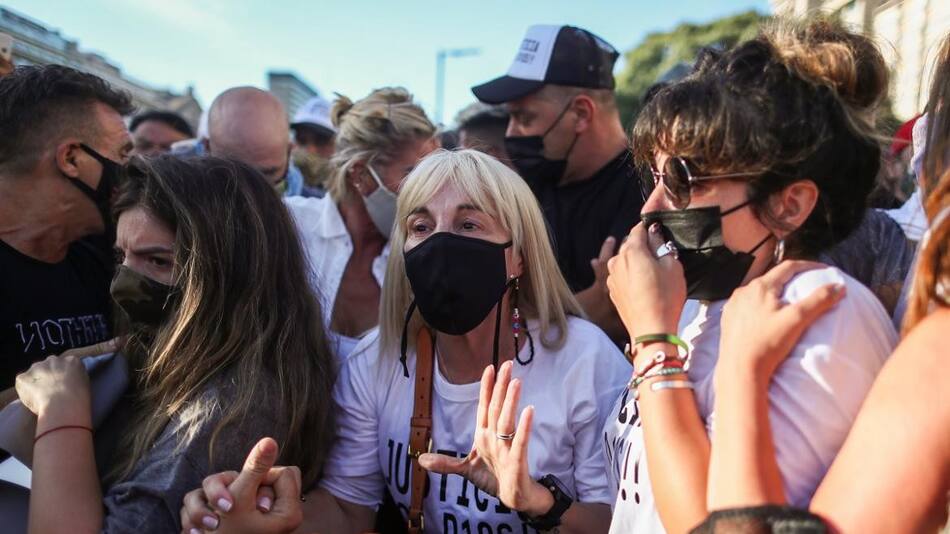 Claudia Villafañe, Dalma y Gianinna Maradona en la marcha por Diego, Reuters.
