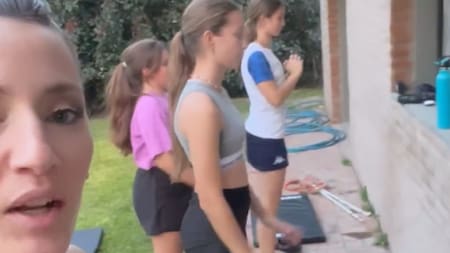 Mica Viciconte entrenando con las hijas de Nicole Neumann. Foto: captura.