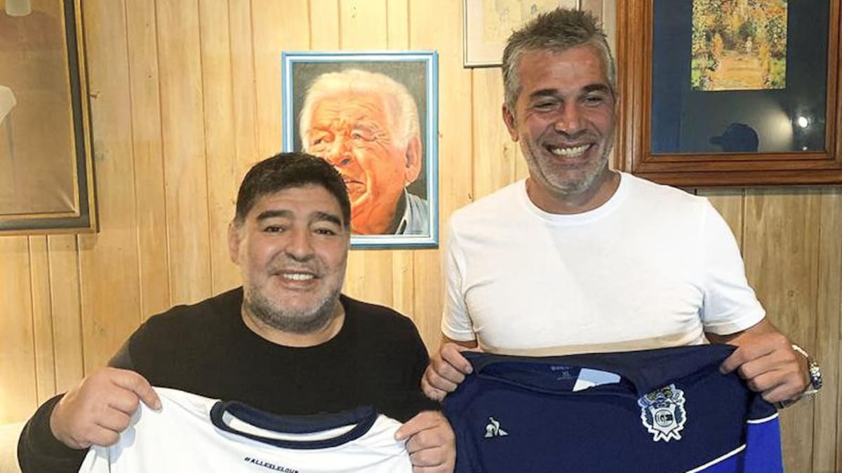 Diego Maradona y Gabriel Pellegrino, Gimnasia y Esgrima de La Plata, Foto: NA.