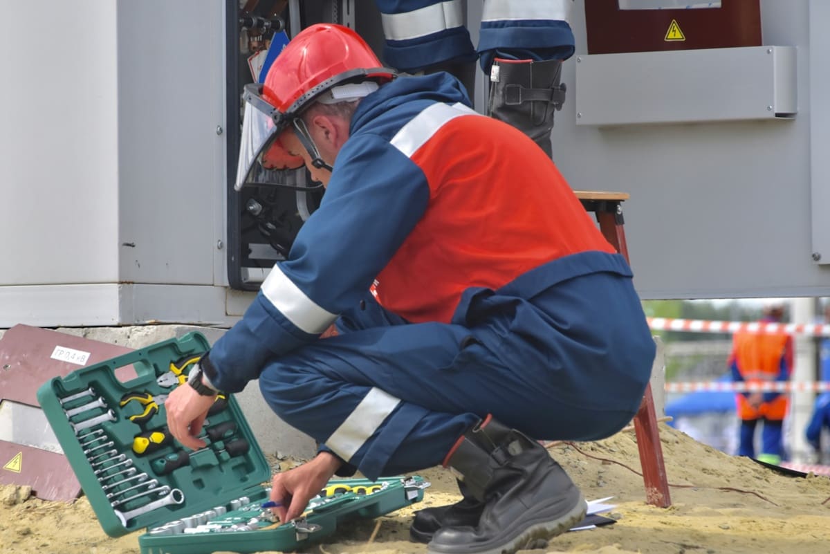 Electricista; trabajador