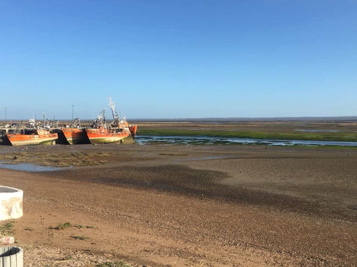 San Antonio Oeste revela su lado más calmo en los meses fríos, con paisajes abiertos y una conexión directa con el mar.