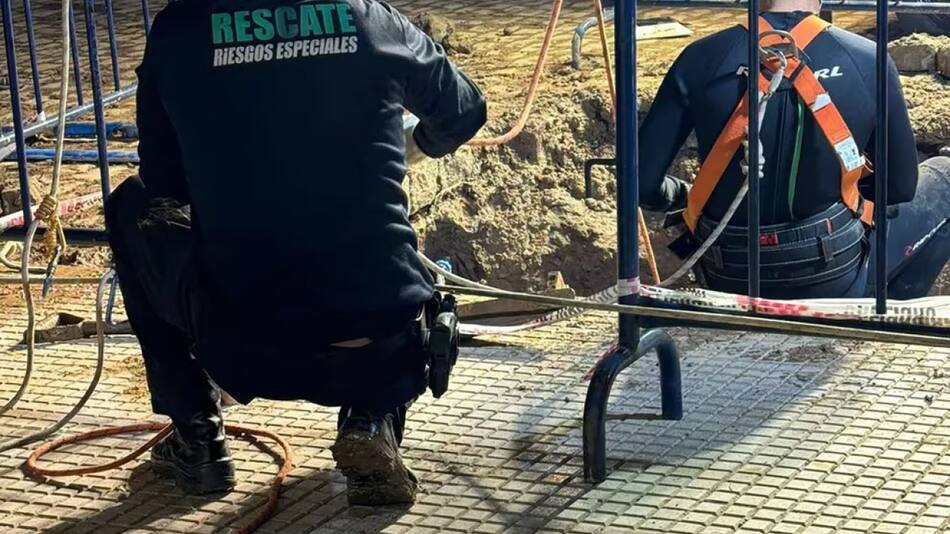 Descubren un túnel de casi 3 metros hecho para robar un banco en San Isidro.  (Fotos: PBA)
