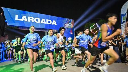 Más de ocho mil personas participaron de la 3ra Milla Nocturna de Malvinas Argentinas.