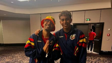 Lamine Yamal y su padre.