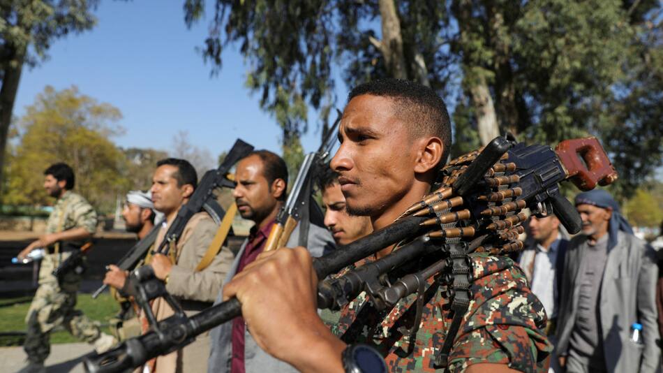 Los hutíes de Yemen prometen responder a los ataques estadounidenses y británicos. Foto: Reuters