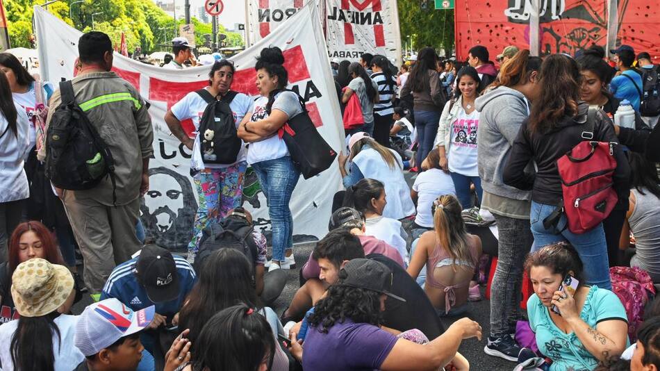 Marcha de piqueteros en la Ciudad. Foto: Telam.