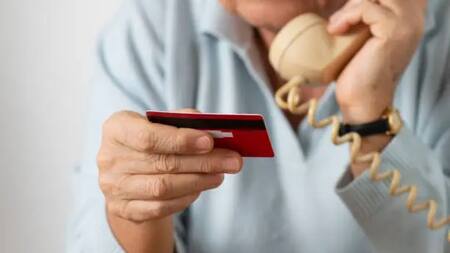 Estafa, adulto mayor. Fuente: Pexels.