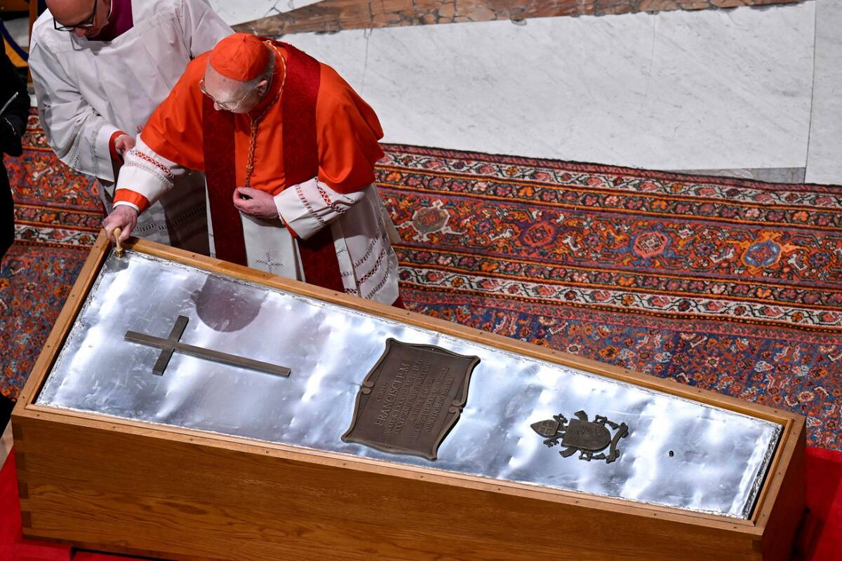 Se realizó el sellado del féretro del papa Francisco. Foto: Reuters/Prensa Vaticano/Simone Risoluti