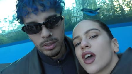 Rauw y Rosalía. Foto captura Beso.