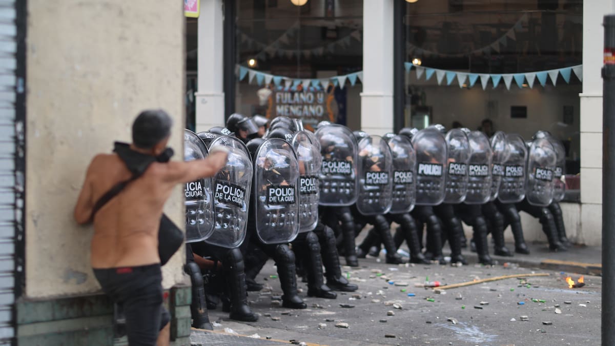 Hubo tensión entre manifestantes y la Policía en la marcha del pasado 11 de febrero.