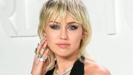 Miley Cyrus presentó su primer disco en vivo: "Attention"